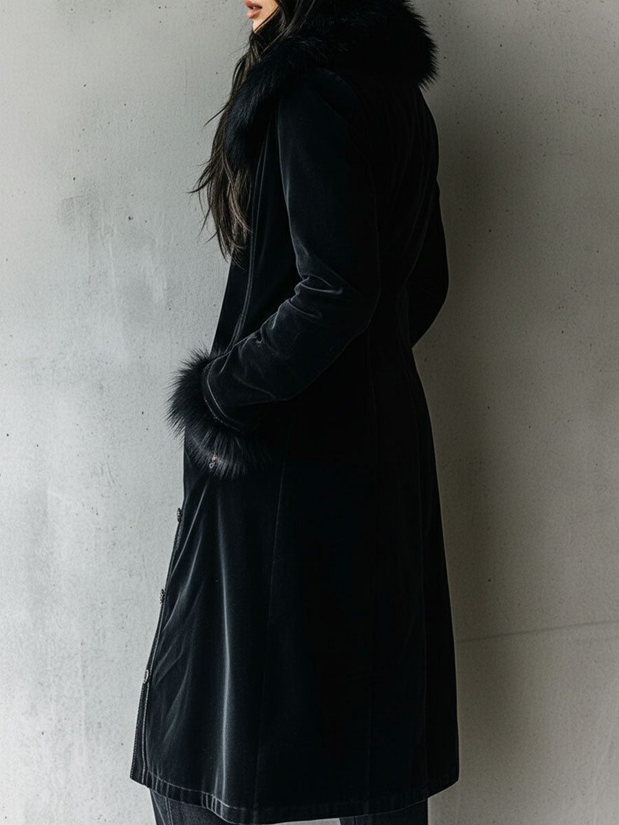 Clémentine | Manteau Long en Velours Noir à Col et Poignets Fausse Fourrure