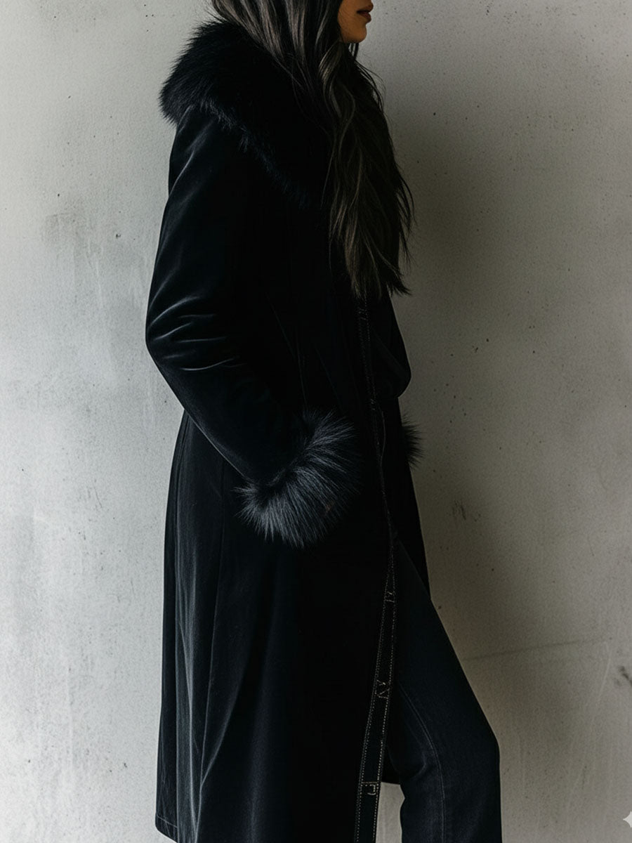 Clémentine | Manteau Long en Velours Noir à Col et Poignets Fausse Fourrure