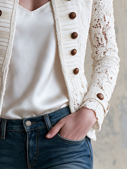 Lucille | Veste Rétro Blanche en Dentelle à Col Montant et Double Boutonnage