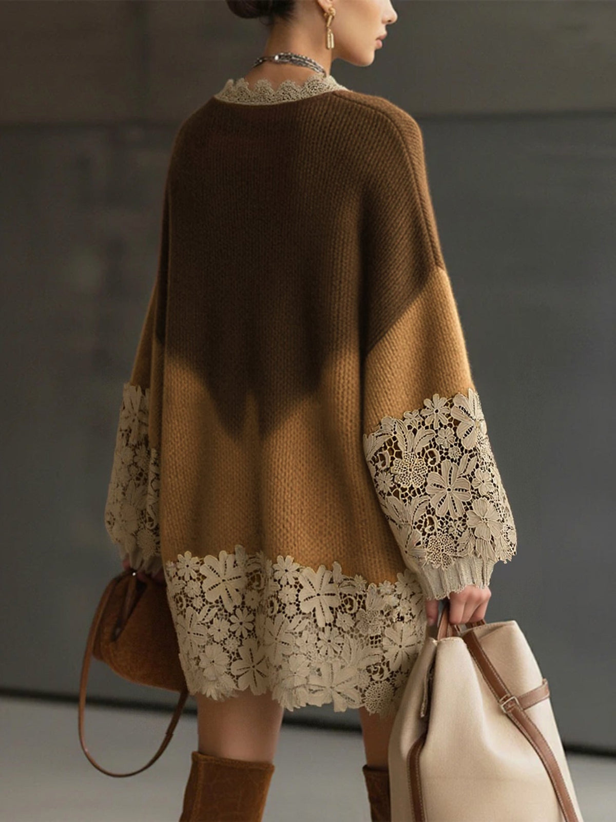 Rosalie | Robe Pull Courte Oversize en Maille Dégradé Marron et Dentelle