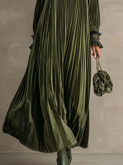 Josephine | Robe Longue Plissée à Rose sur l’Épaule